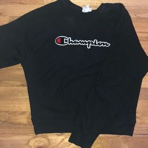 black crew neck champion sweatshirt
